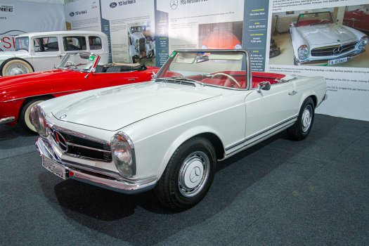 nada-auto-show-vintage-cars-white-mercedes-benz.jpg