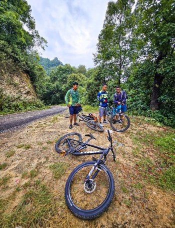 heaven-danda-nepal-cycling.jpeg